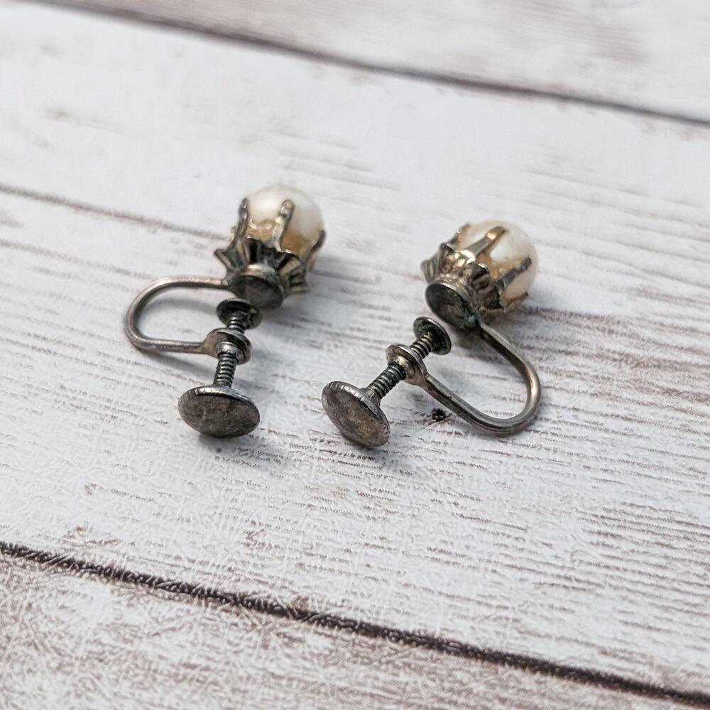 Vintage Screw On Earrings Small Faux Pearl - Condition Issues - Picture 9 of 10